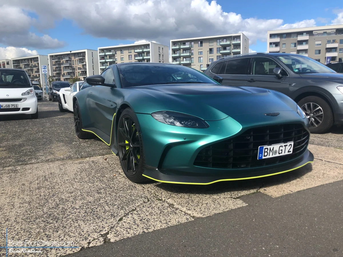 Aston Martin V12 Vantage (2023) — BerlinRichStreets